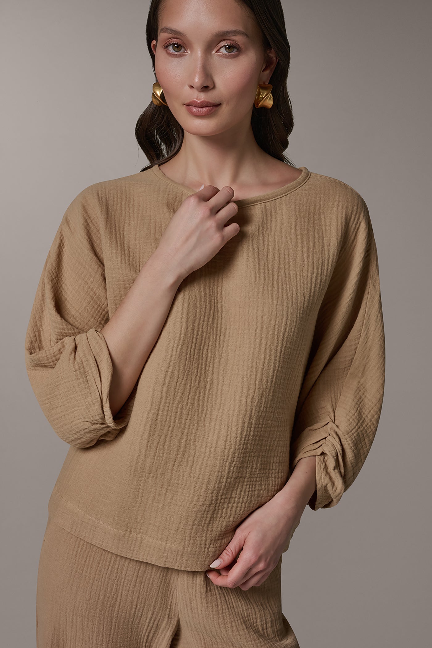 3/4 SLEEVE TWIST CUFF BLOUSE