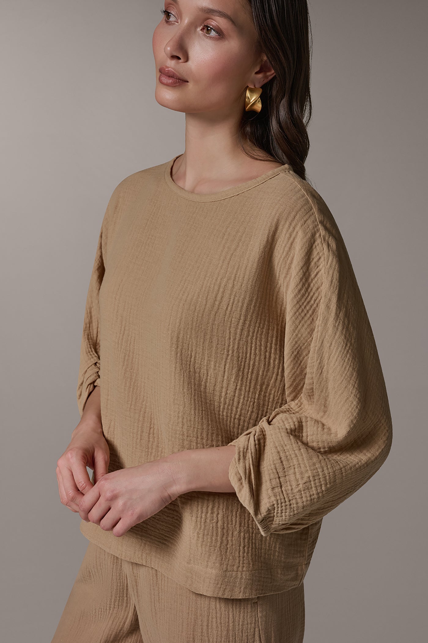 3/4 SLEEVE TWIST CUFF BLOUSE