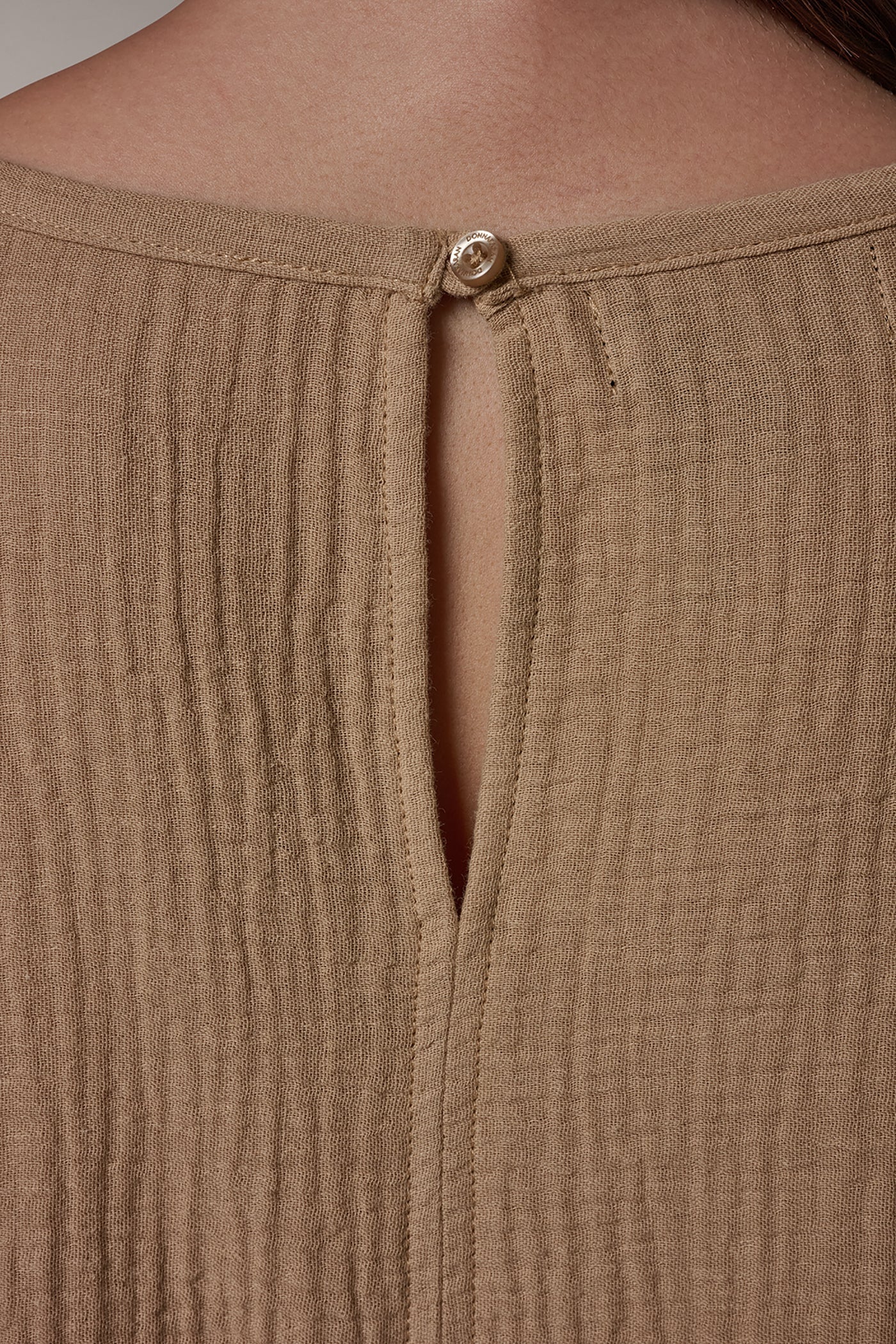 3/4 SLEEVE TWIST CUFF BLOUSE